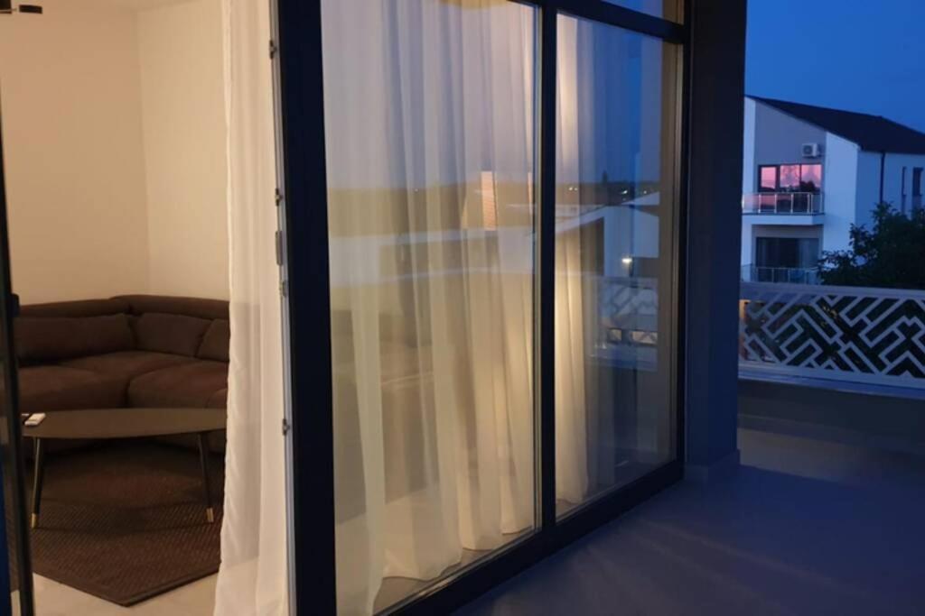 Papillon Apartment #6 Dumbravita  Luaran gambar